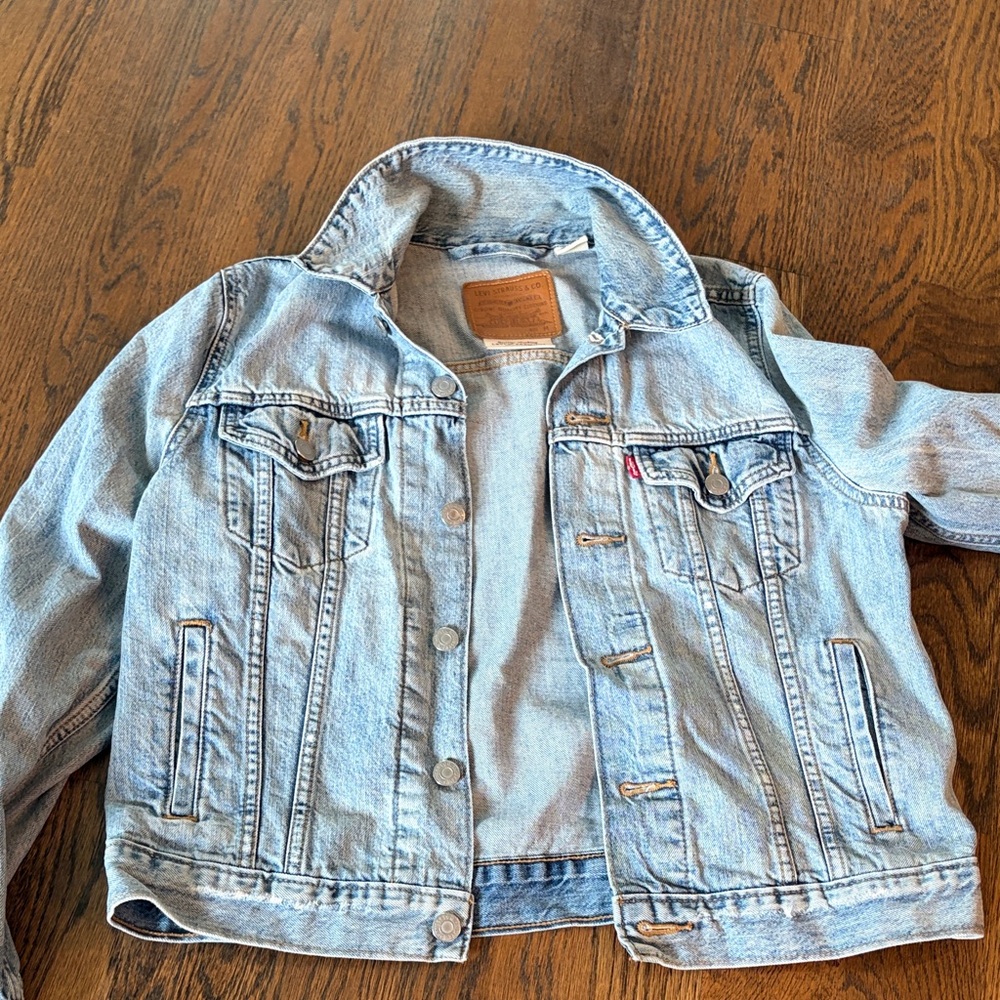 Levi's Light Wash Denim Jacket - Pale Blue